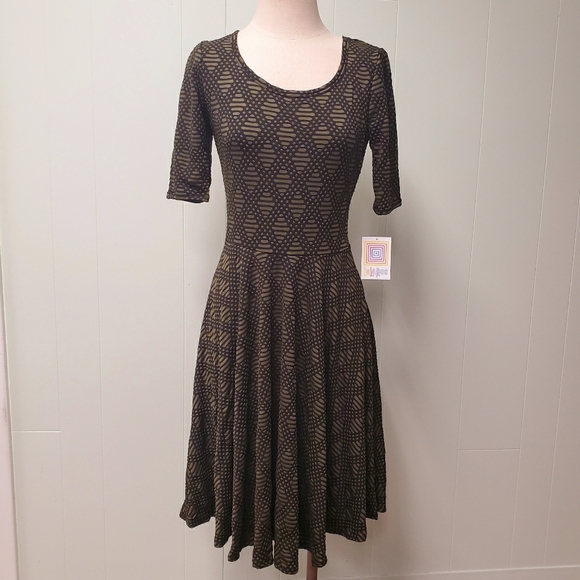 LuLaRoe Dresses & Skirts - LuLaRoe Black & Green Nicole Dress